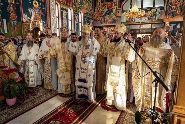 Biserica românească din Mannheim a fost sfinţită de trei ierarhi