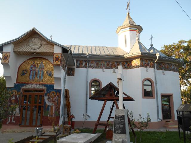 Preasfințitul Părinte Calinic Botoșăneanul a sfințit pictura bisericii Parohiei Chișcăreni