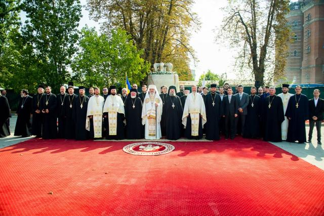 Părintele Patriarh Daniel a săvârşit slujba de sfințire a celor șase clopote ale Catedralei Naționale