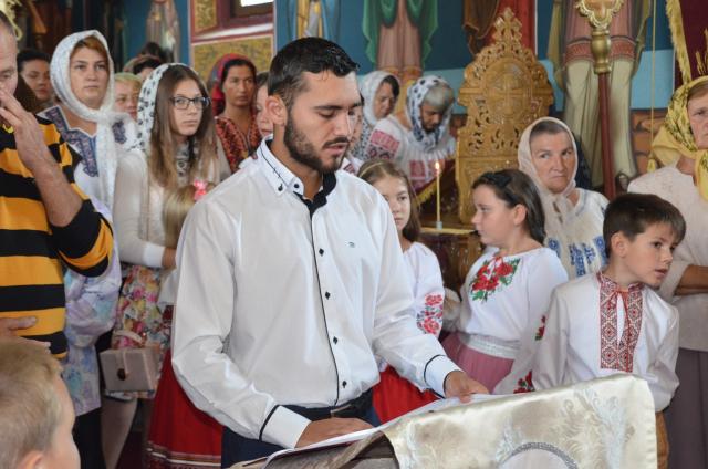 Slujire arhierească la Negostina: răspunsurile liturgice au fost date în limba română şi în limba ucraineană