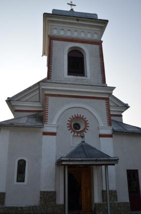 Slujire arhierească la Negostina: răspunsurile liturgice au fost date în limba română şi în limba ucraineană
