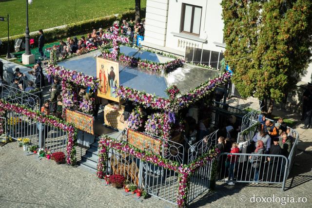 (Foto) Rugăciune și mulțumire aduse Sfintelor Parascheva și Ecaterina