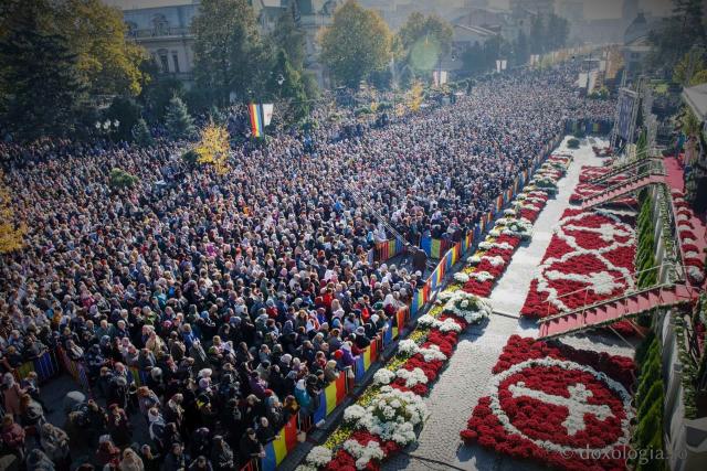 (Video) Peste 20.000 de credincioși la hramul Sfintei Cuvioase Parascheva