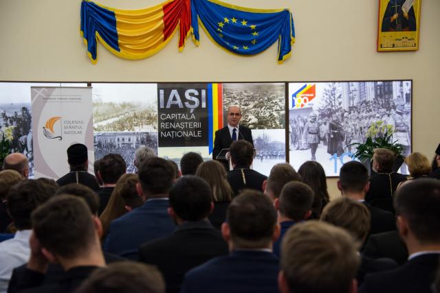 „Formal de Bun Venit” la Colegiul „Sfântul Nicolae” din Iași: „Fiind împreună, puteți să păstrați o atitudine corespunzătoare”