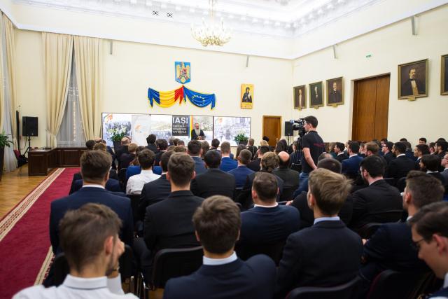 „Formal de Bun Venit” la Colegiul „Sfântul Nicolae” din Iași: „Fiind împreună, puteți să păstrați o atitudine corespunzătoare”