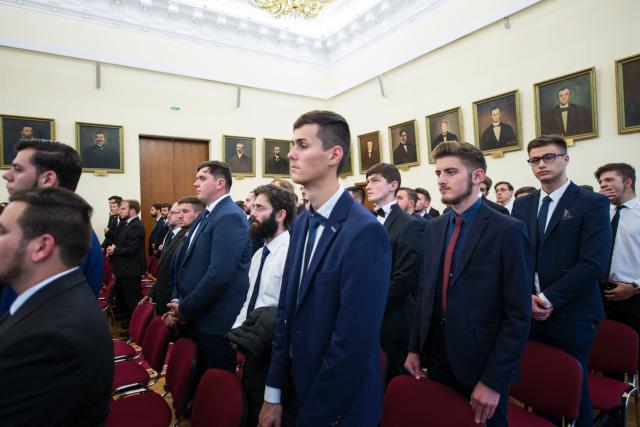 „Formal de Bun Venit” la Colegiul „Sfântul Nicolae” din Iași: „Fiind împreună, puteți să păstrați o atitudine corespunzătoare”