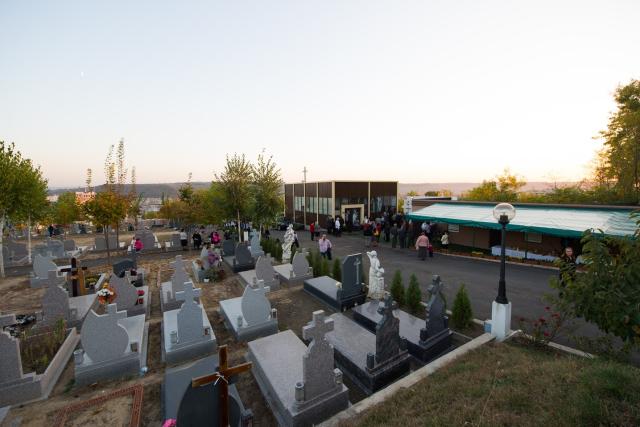 Hram la Parohia „Sfântul Apostol şi Evanghelist Luca” din Iași: „Slujbele pe care le săvârşim sunt legături între inimile noastre şi punţi către Dumnezeu”