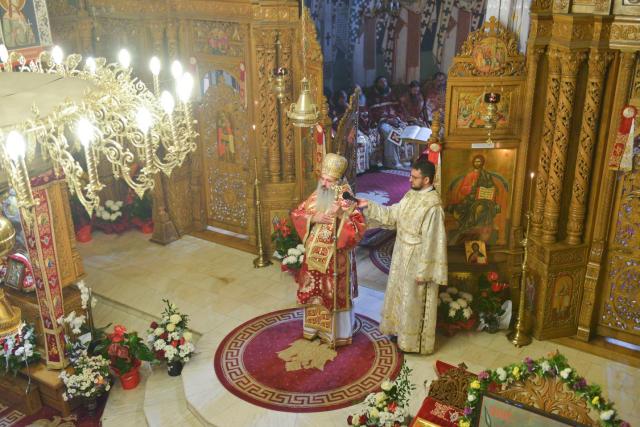 Hram la Mănăstirea Pângărați: „Să viețuim în această lume cât mai aproape de rădăcina Evangheliei și de tinda Bisericii”