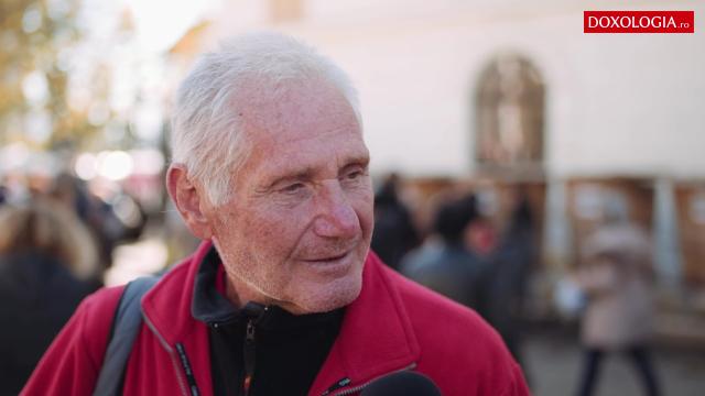(Video) De 15 ani, canon la Sfânta Parascheva pentru sufletul părinților
