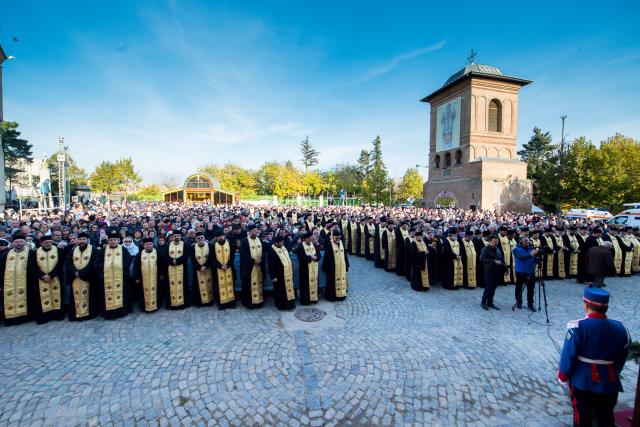 „Așa cum un diamant strălucește în fața soarelui, așa sfinții reflectă lumina harului și a sfințeniei lui Hristos în ei”