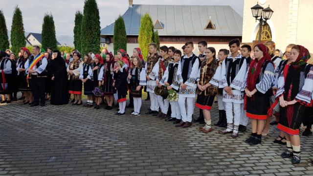 Popas aniversar în Parohia „Pogorârea Sfântului Duh” din Vicovu de Jos