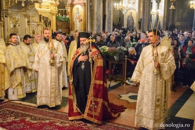 PS Ignatie a săvârșit Sfânta Liturghie la Catedrala Mitropolitană: „Îi căutăm pe sfinți pentru că vrem să fim oameni frumoși la suflet”