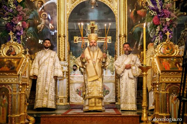 PS Ignatie a săvârșit Sfânta Liturghie la Catedrala Mitropolitană: „Îi căutăm pe sfinți pentru că vrem să fim oameni frumoși la suflet”
