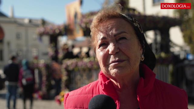 (Video) Interpreta de muzică populară Mioara Velicu – voluntar la hramul Sfintei Parascheva