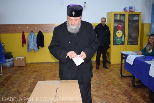 Mitropolitul Ardealului a votat în cursul dimineţii: Votul acesta democratic este pentru urmaşii noştri