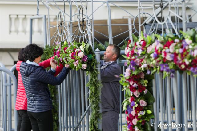 Flori și bucurie la baldachinul Sfintei Cuvioase Parascheva