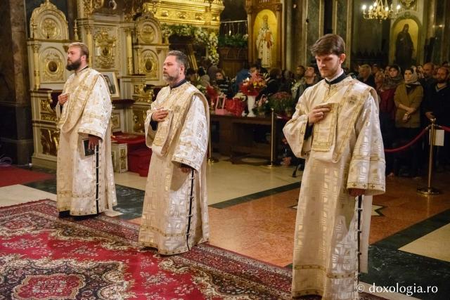 Sfântul Apostol Andrei, alături de pelerini – Priveghere în cinstea aducerii sfintelor sale moaște în România