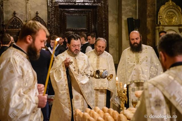 Sfântul Apostol Andrei, alături de pelerini – Priveghere în cinstea aducerii sfintelor sale moaște în România
