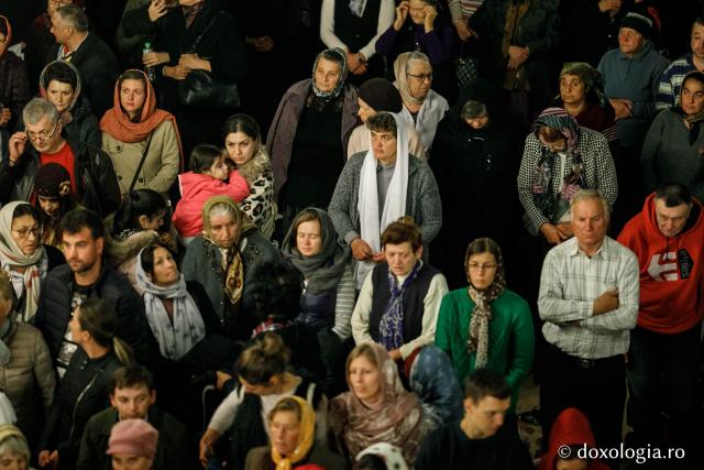 Slujbă de toată noaptea de hramul Sfintei Parascheva – Priveghere și Sfânta Liturghie la Catedrala Mitropolitană