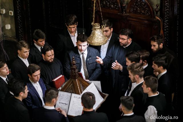 Slujbă de toată noaptea de hramul Sfintei Parascheva – Priveghere și Sfânta Liturghie la Catedrala Mitropolitană