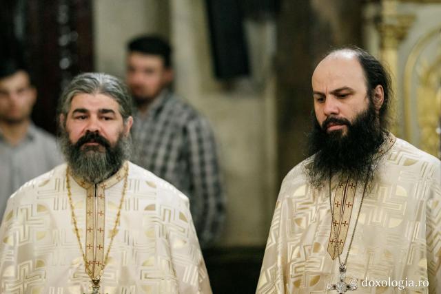 Slujbă de toată noaptea de hramul Sfintei Parascheva – Priveghere și Sfânta Liturghie la Catedrala Mitropolitană
