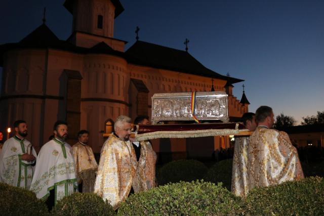 Catedrala Arhiepiscopală din Roman şi-a cinstit ocrotitoarea