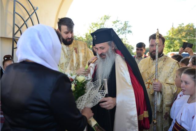 Resfințire de biserică la Aroneanu - Iași: „Raportându-ne la cele cuprinse în cuvântul Domnului din Scriptură, nu ne vom rătăci niciodată”