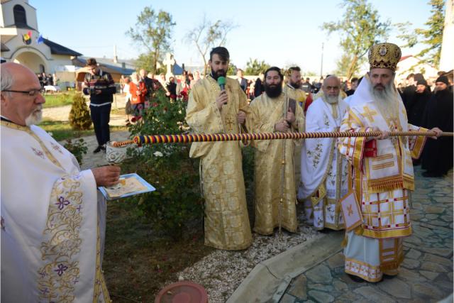 Resfințire de biserică la Aroneanu - Iași: „Raportându-ne la cele cuprinse în cuvântul Domnului din Scriptură, nu ne vom rătăci niciodată”