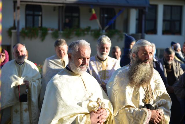 Resfințire de biserică la Aroneanu - Iași: „Raportându-ne la cele cuprinse în cuvântul Domnului din Scriptură, nu ne vom rătăci niciodată”