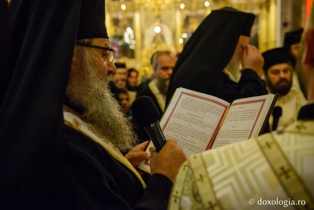 Racla cu moaștele Sfintei Parascheva a fost așezată spre închinare credincioșilor