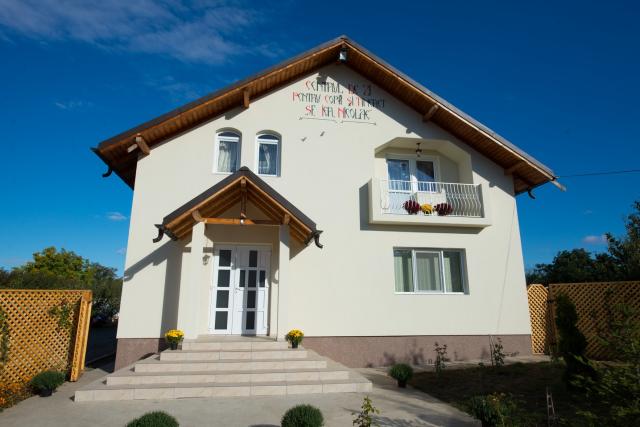 Ansamblu parohial impresionant, sfințit de IPS Mitropolit Teofan la Belcești