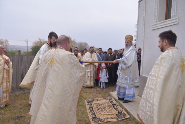 Sfințire de biserică la Avrămeni: „Domnul Hristos nu dorește să rămână cu forța în viața noastră”