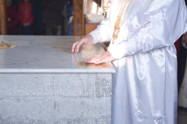 Sfințire de biserică la Avrămeni: „Domnul Hristos nu dorește să rămână cu forța în viața noastră”