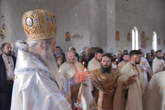 Sfințire de biserică la Avrămeni: „Domnul Hristos nu dorește să rămână cu forța în viața noastră”