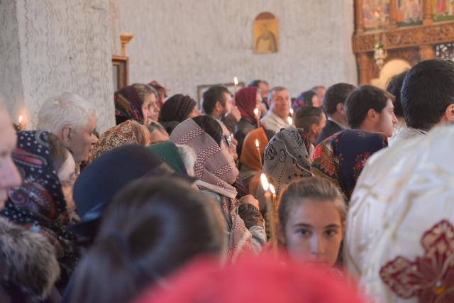 Sfințire de biserică la Avrămeni: „Domnul Hristos nu dorește să rămână cu forța în viața noastră”