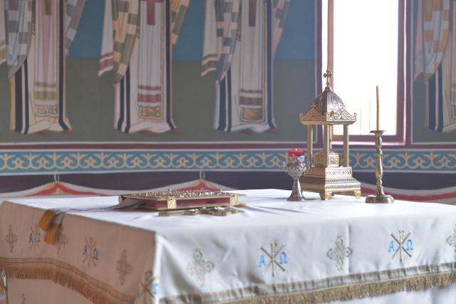Sfințire de biserică la Avrămeni: „Domnul Hristos nu dorește să rămână cu forța în viața noastră”