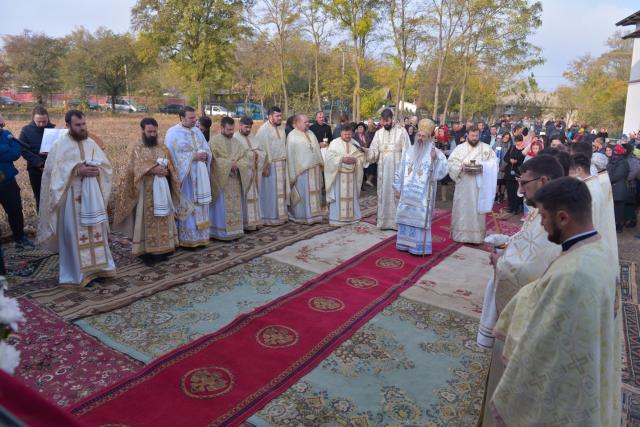 Sfințire de biserică la Avrămeni: „Domnul Hristos nu dorește să rămână cu forța în viața noastră”