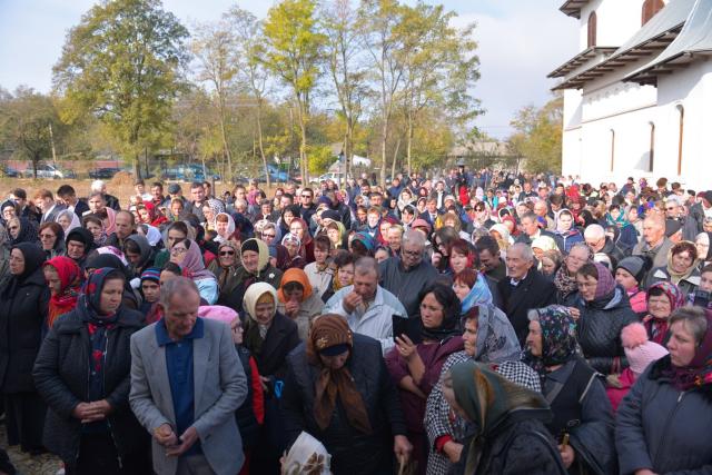 Sfințire de biserică la Avrămeni: „Domnul Hristos nu dorește să rămână cu forța în viața noastră”