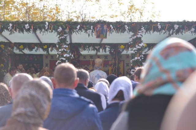 Sfințire de biserică la Avrămeni: „Domnul Hristos nu dorește să rămână cu forța în viața noastră”