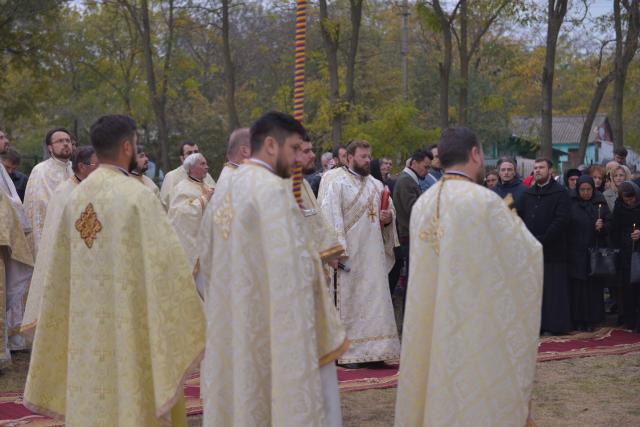 Sfințire de biserică la Avrămeni: „Domnul Hristos nu dorește să rămână cu forța în viața noastră”