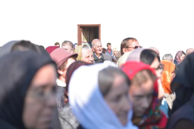 Sfințire de biserică la Avrămeni: „Domnul Hristos nu dorește să rămână cu forța în viața noastră”