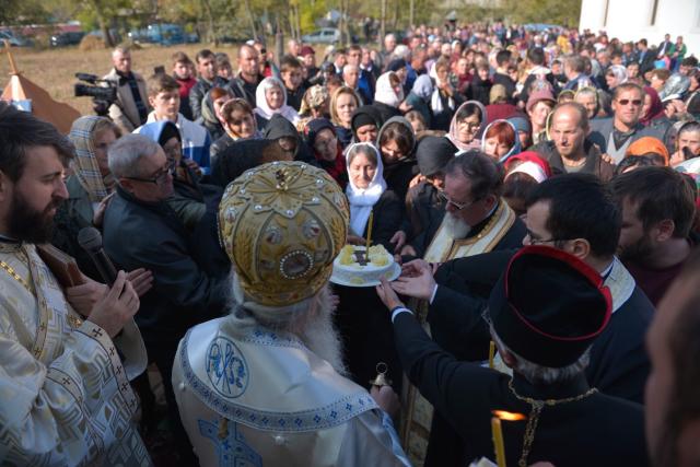 Sfințire de biserică la Avrămeni: „Domnul Hristos nu dorește să rămână cu forța în viața noastră”