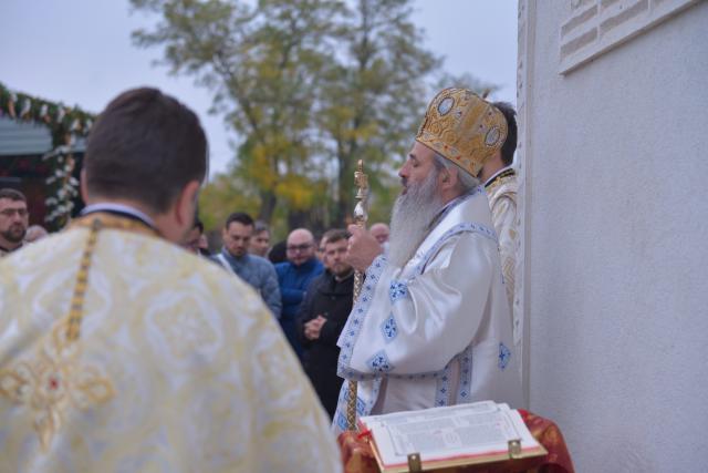 Sfințire de biserică la Avrămeni: „Domnul Hristos nu dorește să rămână cu forța în viața noastră”