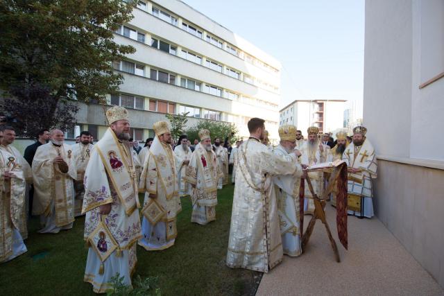 Sărbătoare istorică în Campusul universitar Tudor Vladimirescu: Biserica „Sfântul Mucenic Iulian din Tars” a fost sfințită