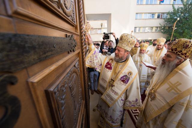 Sărbătoare istorică în Campusul universitar Tudor Vladimirescu: Biserica „Sfântul Mucenic Iulian din Tars” a fost sfințită