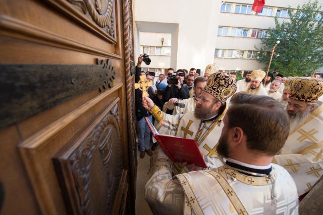 Sărbătoare istorică în Campusul universitar Tudor Vladimirescu: Biserica „Sfântul Mucenic Iulian din Tars” a fost sfințită