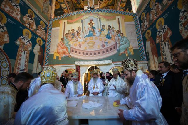 Sărbătoare istorică în Campusul universitar Tudor Vladimirescu: Biserica „Sfântul Mucenic Iulian din Tars” a fost sfințită