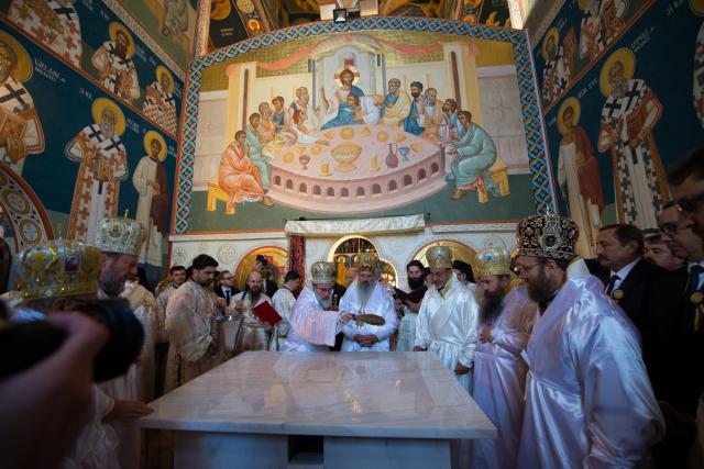 Sărbătoare istorică în Campusul universitar Tudor Vladimirescu: Biserica „Sfântul Mucenic Iulian din Tars” a fost sfințită