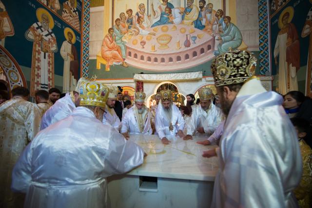 Sărbătoare istorică în Campusul universitar Tudor Vladimirescu: Biserica „Sfântul Mucenic Iulian din Tars” a fost sfințită
