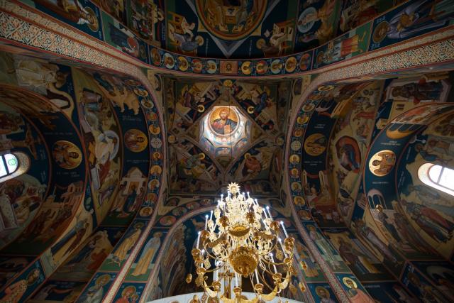 Sărbătoare istorică în Campusul universitar Tudor Vladimirescu: Biserica „Sfântul Mucenic Iulian din Tars” a fost sfințită